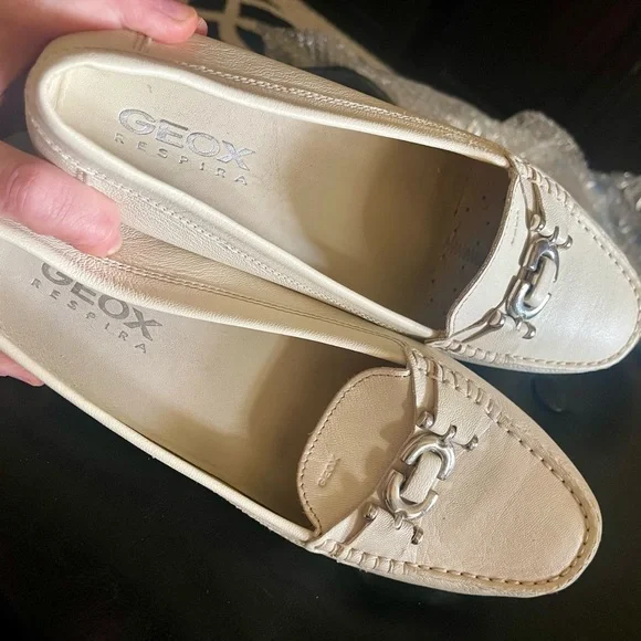 GEOX IVORY LOAFERS. Never worn - Picture 7 of 13